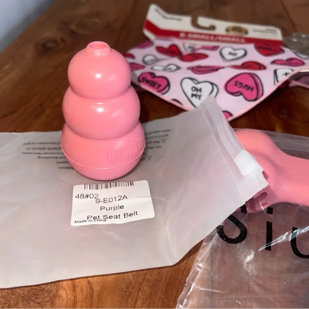 NEW DOG KONGA KONG BONES TOYS SCARFS SMALL DOGS PINK PAW HOOK